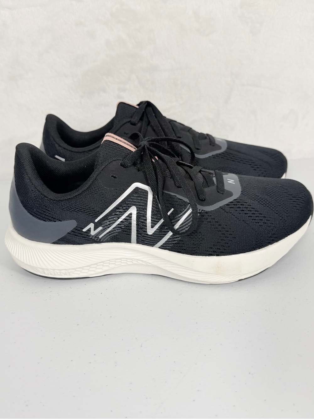 New Balance Pro Run V2 Women’s Size 8.5 Black Running Shoes WPRORLK2 Sneakers